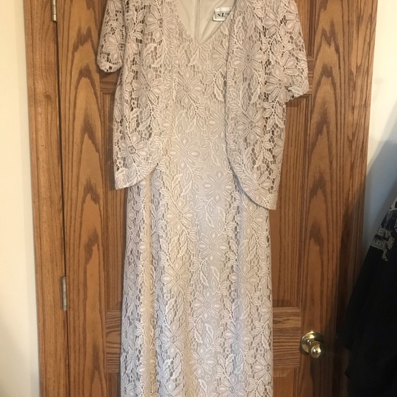 Elegant Beige Lace Dress with Jacket - Picture 2 of 9